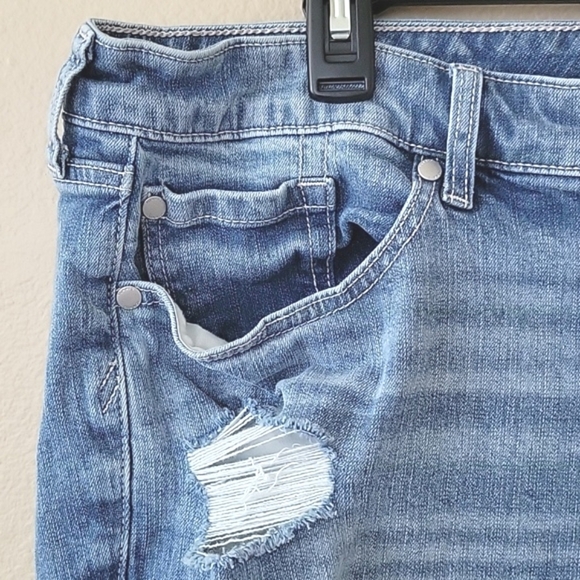 Torrid Womens Vintage Stretch Distressed Mid Rise Bermuda Shorts - Size 20 - Picture 3 of 7